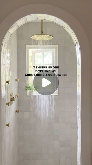 Ashley | Interior Design, Home Styling & DIY on Instagram: "Okay, before we dive into the nitty gritty, make sure you LIKE & SAVE this post for later 🤩  Because no is telling you about the blend of functionality, design flexibility, and aesthetic appeal that doorless showers offer —   1️⃣ you can shape your door however you want: This stunning archway deserves it’s own moment, am I right?! ✨  open showers can be highly customizable in terms of size, shape, and materials — allowing for more unique and personalized designs.  2️⃣ better airflow: An open shower means better airflow — reducing humidity and moisture buildup, which can help to keep the bathroom drier and potentially extend the longevity of materials and prevent those mold nightmares we hear about way too often these days.  3️⃣ t Bathroom Shower Without Glass Door, Cove Shower Ideas, Closed Shower Walk In, Half Shower Door Walk In, Small Shower With No Door, Standing Shower No Door, Open Shower No Door, Showers With No Glass Doors, Alcove Walk In Showers