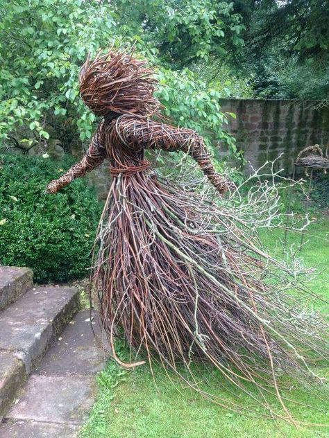 Tre Kunst, Scarecrows For Garden, Twig Art, Diy Light, Shelves Diy, Garden Art Sculptures Diy, Have Inspiration, Garden Art Projects, Garden Yard Ideas