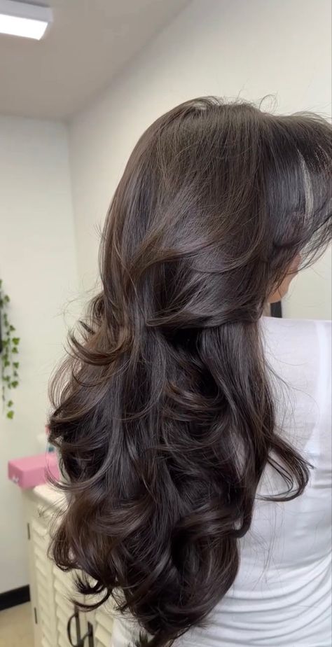 Long Curtain Bangs Blowout, Blowout With Layers And Curtain Bangs, Perm Blowout, Wavy Perm Long Hair, Blowout Hair With Bangs, Chunky Layers Long Hair, Curtain Bangs Blowout, Front Layers Long Hair, Grad Hair