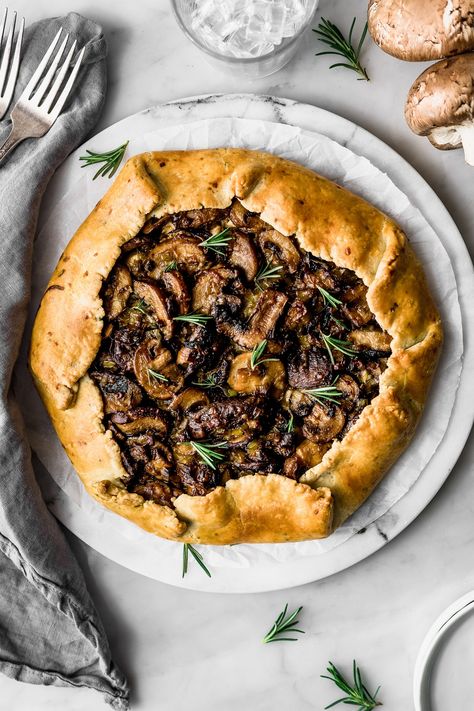 hLeeks and mushrooms are SO lovely together. A savoury galette is a lighter, eggless, thinner and easier version of a quiche. It’s quick to make and delicious to eat! This leek a mushroom galette will be a favourite of yours in the future, I assure you! It can be served as a starter or as the main event with a fresh salad on the side.  Leek and Mushroom Galette | Cravings Journal #galette #mushroom #leek #savorygalette #savourygalette Mushroom Galette, Mushroom Ricotta, Galette Recipe, Ricotta Recipes, Cooking With Olive Oil, Portobello Mushroom, Pastry Dough, Pastry Recipes, Fresh Salads