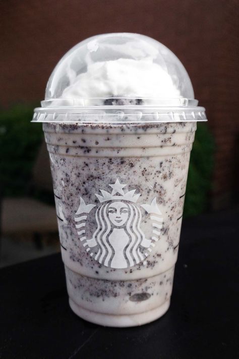 Cookies And Cream Starbucks Drink, Starbucks Cookies And Cream Frappuccino, Cookies And Cream Starbucks, Starbucks Cookies And Cream, Cookies And Cream Frappuccino, Starbucks Caramel Drinks, Oreo Frappuccino, Frappuccino Starbucks Secret Menu, Starbucks Cookies