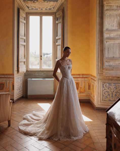 Introducing the HUNTER Timeless Classics dress from the L’UNICO collection: a straight neckline, strapped corset with a pointed bottom, and a flowing layered skirt. The highlight of this dress is the handcrafted floral embroidery. L’UNICO COLLECTION #WonaConcept #Wona #weddingdress #weddinggown #wedding #bride #bridal #bridalstore #bridetobe #dress Hunter Dress, Hunter Wedding, Custom Gown, Satin Tulle, Classic Wedding Dress, Evening Dress Fashion, Luxury Wedding Dress, Bridal Photography, Wedding Dresses Plus Size