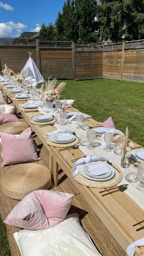 Bridal Shower Floor Seating, Bridal Brunch Picnic, Luxury Picnic Setup Birthday, Picnic Bridal Shower Ideas Decor, Bridal Shower Picnic Ideas, Bridal Shower Picnic Theme, Outdoor Bridal Shower Ideas Backyards, Picnic Bridal Shower Ideas, Outdoor Brunch Ideas