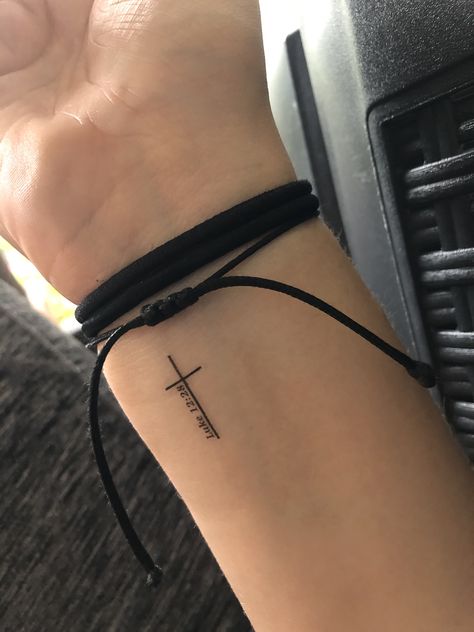 Christian Wrist Tattoos, Tato Maori, Cross Tattoo On Wrist, Small Cross Tattoos, Verse Tattoos, Tato Henna, Cross Tattoos For Women, Petite Tattoos, Inspiration Tattoos