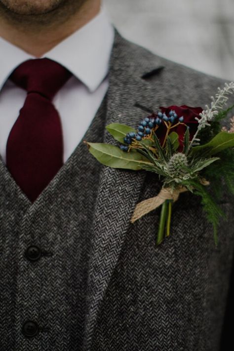 Winter Wedding Tweed Suit, Tweed Tuxedo Wedding, Wedding Suits Groom Winter, Winter Wedding Suits For Men, Woodland Wedding Suit, Groomsmen Winter Attire, Fall Groom Outfit, Christmas Groom Attire, Winter Wedding Groom Suit