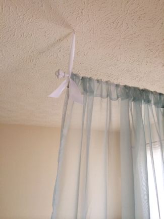 How to Hang Curtains in a Dorm - Curtains Up Blog | Kwik-Hang Diy Curtain Hanging, Ikea Room Divider, Apartemen Studio, Diy Room Divider, Trendy Apartment, Deco Studio, Diy Ceiling, Diy Ikea Hacks, Studio Living