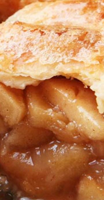 Gooey Apple Pie Gooey Apple Pie Filling, Gooey Apple Pie, Southern Apple Pie Recipe, Southern Apple Pie, Bunco Desserts, Recipes Apples, Deep Dish Apple Pie, American Apple Pie, Traditional Apple Pie