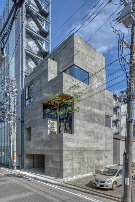 Japan Architecture Modern, Minimal Garden, Concrete Apartment, Small Apartment Building, Apartment Exterior, Concrete Buildings, Japan Architecture, Concrete Houses, Architecture Model House