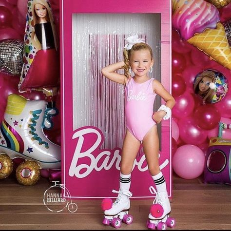 Girls Barbie Birthday Party, Smurf Birthday, Barbie Photoshoot, Photoshooting Ideas, Barbie Bday, Barbie Swimsuit, Barbie Party Decorations, Barbie Theme Party, Barbie Kids