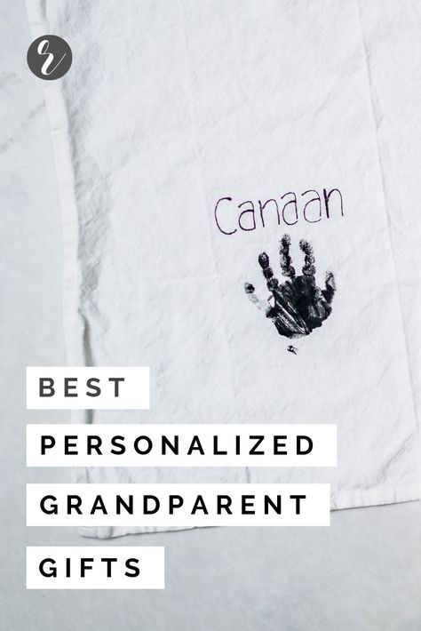 Homemade Gifts For Grandma From Baby, Grandparent Keepsake Ideas, Presents For Grandparents Diy, Christmas Gift For New Grandparents, Diy Grandparents Gifts From Grandkids, Baby First Christmas Gifts For Family, Christmas Gifts For First Time Grandparents, Grandparents Diy Christmas Gifts, Diy Great Grandparent Gifts