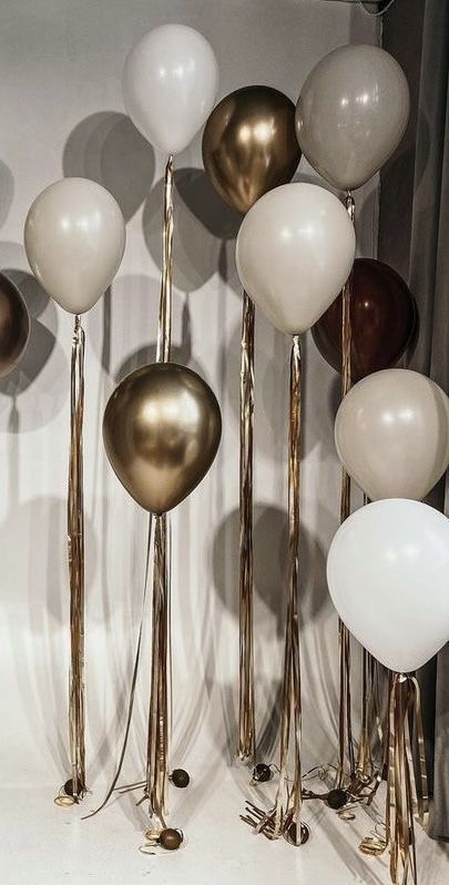 Gold And Cream Aesthetic, 30th Bday Balloons, Art Deco Birthday Party, Silver And Gold Party Decor, Bday Party Color Schemes, Golden Birthday Dinner Party, Bronze Party Decor, Elegant Birthday Themes For Women, Beige Party Aesthetic