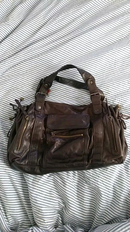 2000s Bags, Y2k Bags, Vibe Aesthetic, 2023 Trends, Brown Leather Bag, Aesthetic Y2k, Bags Aesthetic, Pretty Bags, Vintage Bag