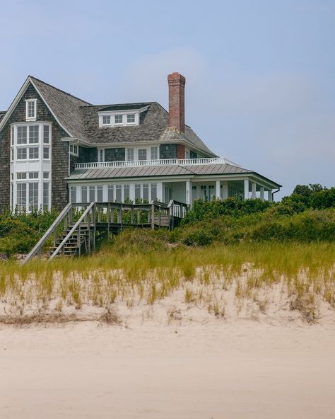 #hamptons #easthampton #hamptonbeach #ocean #atlantic #oceanatlantic #chanel #gucci #america #americanstyle 🇺🇸 The Hamptons Aesthetic, Beach Hamptons, Brindleton Bay, Summer People, Hamptons Beach House, Hamptons Aesthetic, Hamptons Beach, Hamptons Summer, Hampton Beach