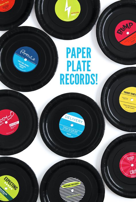 Check out these DIY Paper Plate Records using this cute printable from @PagingSupermom 80s Props Diy, We Got The Beat Hoco Theme, Rocker Party, Festa Rock Roll, 90s Decorations, Motown Party, Grease Party, 50s Theme Parties, Sock Hop Party