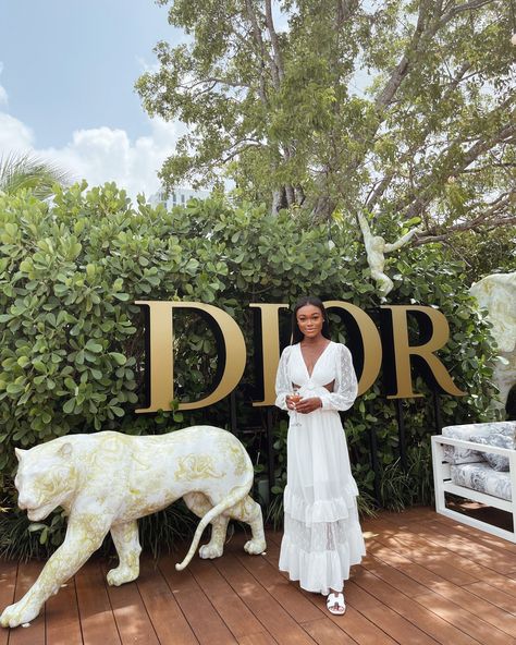 Dior Café Miami - Brenna Anastasia Blog Safari Brunch, Dior Cafe Miami, Dior Garden, Nikki Beach Miami, Dior Cafe, Miami Beach Edition, Faena Hotel, Black Girls Luxury Lifestyle, Artificial Vertical Garden