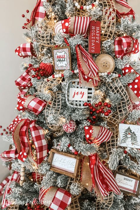 Christmas Tree Guide, Christmas Tree Decorating Themes, Farmhouse Christmas Tree, Christmas Themes Decorations, Christmas Tree Inspiration, Ribbon On Christmas Tree, Christmas Tree Themes, Country Christmas, Deck The Halls