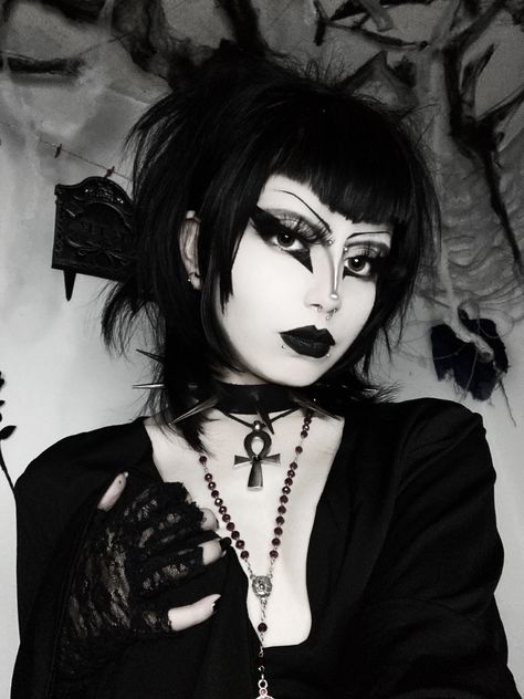 Trad Goth Fashion, Maquillage Goth, Goth Makeup Looks, Trad Goth Makeup, Goth Eye Makeup, Traditional Goth, Makeup Asian, Drag Make-up, Goth Subculture