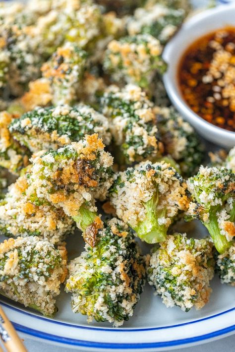 Meal Ideas With Broccoli, Brocolli Appetizer Recipes, Broccoli Starters, Panko Veggies, Panko Vegetables, Spicy Broccoli Recipes, Crunchy Side Dishes, Broccoli Appetizers For Party, Korean Broccoli Side Dish