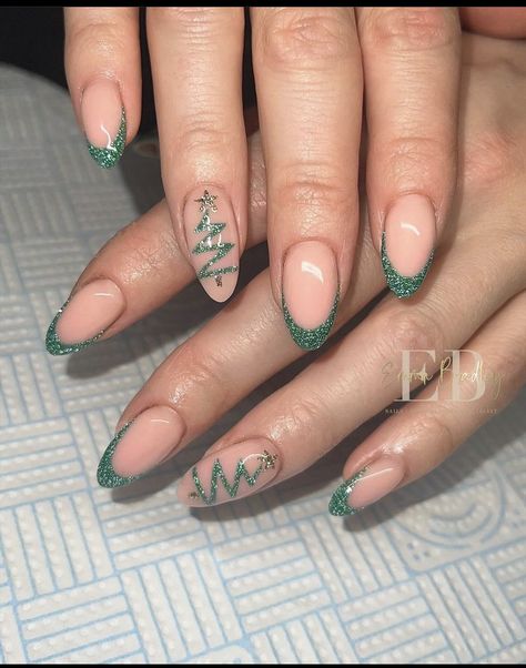 Christmas Nails Ideas Green, Christmas Nails 2024 Green, Festive Green Nails, Green Christmas Tree Nails, Red And Green French Tip Nails, Xmas Nails Green, Holiday Nails Green, Green Xmas Nails, Christmas Nails Red And Green