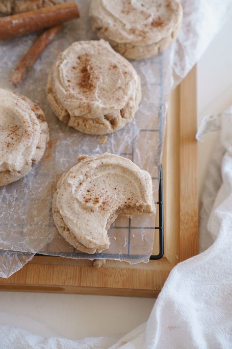 Chai Sugar Cookies Spiced Frosting, Chai Cookies Recipe, Chai Sugar Cookies, Spice Sugar Cookies, Homemade Chai, Frosting Cake, Pumpkin Sheet Cake, Caramel Apple Cake, Soft Cookies