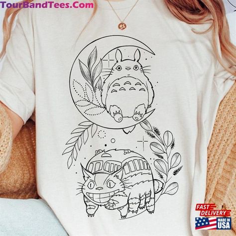 Totoro And Catbus T-Shirt Studio Ghibli Shirt Sweatshirt Unisex Check more at https://tourbandtees.com/product/totoro-and-catbus-t-shirt-studio-ghibli-shirt-sweatshirt-unisex/ Ghibli Shirt, Studio Ghibli Shirt, Shirt Designs For Men, T Shirt Printing, Day Wedding, Popular Culture, Quality T Shirts, Studio Ghibli, Meaningful Gifts