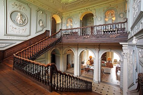 One of the finest houses in England, for sale for the first time in 55 years Manor House Entrance Hall, Bordeaux, English Mansion Interior, English Manor Houses Country Estate, English Manor Interior, English Manor Houses Interior, Chateau Interior, Castle Hall, Old English Manor