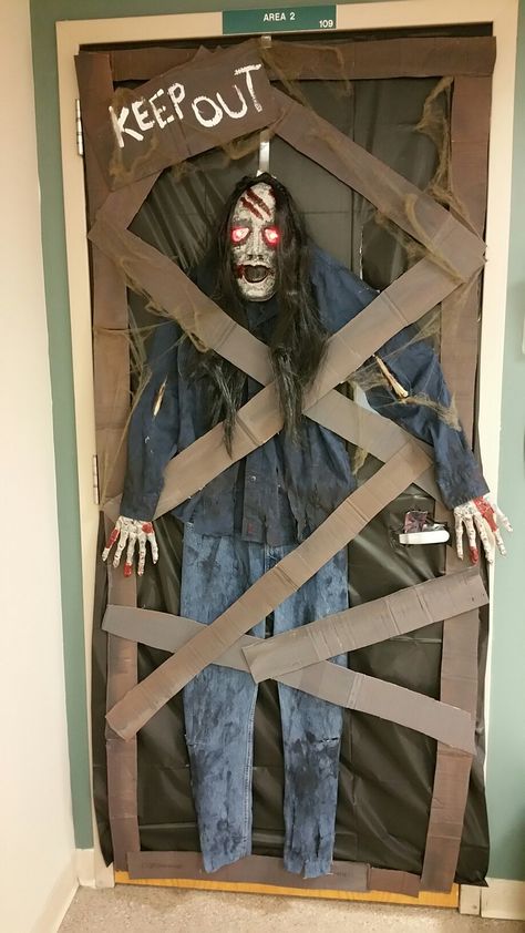 Scary Halloween door decoration Heloween Decoration Office, Halloween Decorating Contest Office, Diy Halloween Decorations For Door, Scary Doors For Halloween, Haunted Door Decorations, Halloween Door Decorations Classroom Scary, Diy Office Halloween Decorations, Spooky Door Ideas, Scary Office Decorations