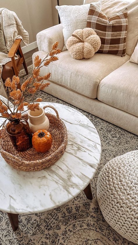 Fall Decor Ideas For Living Room Cozy, Mini Pumpkins Decorating, Autumn Halloween Decor, Fall Decor Ideas For Small Home, Cozy Decor Living Room, Fall Decor Halloween, Home Decor Ideas Fall, Pumpkin Living Room Decor, Fall Home Decor Coffee Table