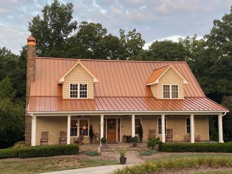 Copper Metal Roof House Exterior Colors, White House With Copper Metal Roof, Copper Metal Roof White House, Red Roof Farmhouse, Copper Roof Barndominium, Copper Metal Roof Farmhouse, Copper Roof House Exterior Colors, House With Copper Roof, Copper Color Metal Roof