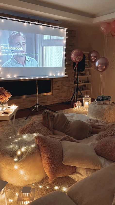 Teen Lounge Rooms, Hangout Room Ideas, Teen Hangout Room, Chill Room Ideas, Sleepover Room, Chill Out Room, Women Cave, Teen Lounge, Movie Night Birthday Party