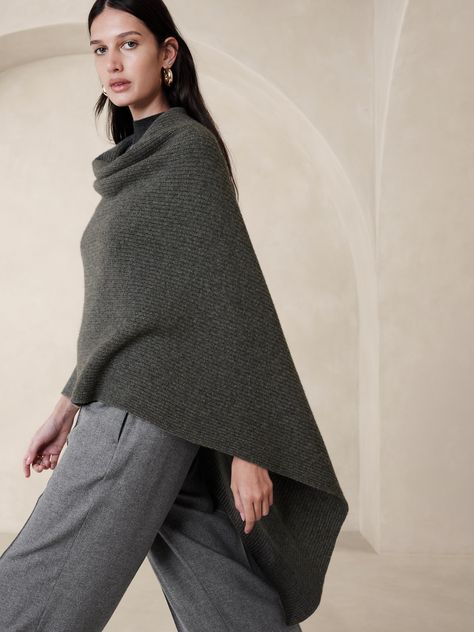 Dramatic Ethereal, Cape Sweater Ponchos, Poncho Fashion, Poncho Outfit, Muslimah Style, Support Local Farmers, Womens Poncho, Cashmere Poncho, Yarn Inspiration