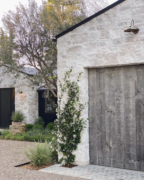 Shoppe Amber Interiors on Instagram: “The exterior of @amberinteriors home is our dream come true ✨ Design: @amberinteriors #crappyiphonepicsaremyjam” Renovation Facade, Modern Farmhouse Exterior, Casa Exterior, Exterior Stone, Amber Interiors, White Brick, Design Exterior, Farmhouse Exterior, Old Stone