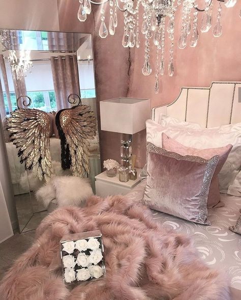 Glam Bedroom Bedding, Black And Pink Glam Bedroom, Pink Glam Bedrooms, Gold Glam Bedroom, Glam House Decor, Glam Bedroom Aesthetic, Girly Adult Bedroom, Glam Room Aesthetic, Elegant Bedroom Ideas Classy