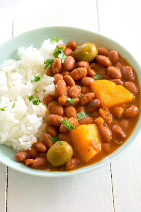 Puerto Rican Recipes Rice, Puerto Rican Rice And Beans, Cuban Rice And Beans, Puerto Rican Rice, Habichuelas Guisadas, Sofrito Recipe, Red Beans N Rice Recipe, Rice And Beans Recipe, Puerto Rican Dishes