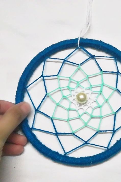 Diy Crafts Dream Catcher, Dream Catcher Patterns Step By Step Free, Doily Dream Catcher Diy, How To Make A Dream Catcher Diy, How To Weave Dream Catcher, Dream Catchers How To Make A, How To Make A Dreamcatcher, How To Make A Dream Catcher Step By Step, Easy Dream Catcher Diy