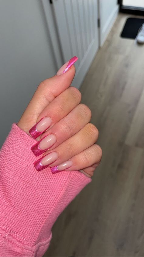 Chrome Tip Coffin, Pink Metalic French Tips, French Tip Nails Pink Chrome, Metallic Pink French Nails, Pink Chrome French Tip Nails Coffin, Nail Sets French Tip, Pink Holographic French Tip Nails, Chrome Hot Pink French Tip Nails, Pink Chrome French Tip Nails Short