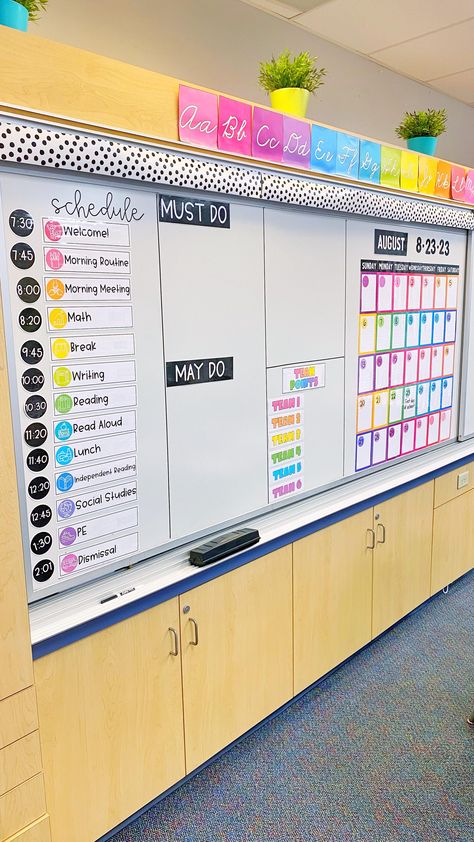 3rd Grade Classroom Aesthetic, Classroom Curriculum Organization, Grade 2 Classroom Setup Ideas, Classroom Homework Board, Prep Classroom Setup, School Supply Organization Classroom, New Classroom Ideas, Classroom Dry Erase Board Ideas, Classroom Folder Organization