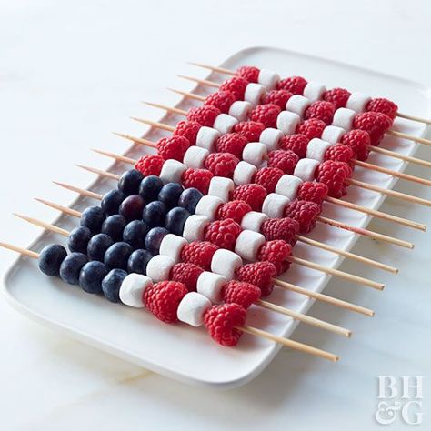 Fourth Of July Fruit Skewers, Easy Office Desserts, Savory 4th Of July Food, 4th Of July Bday Cake, Kids Fourth Of July Party, Fourth Of July Pasta Salad, July Birthday Party Ideas Kids, Fourth Of July 1st Birthday Party, Fourth Of July Birthday Cake