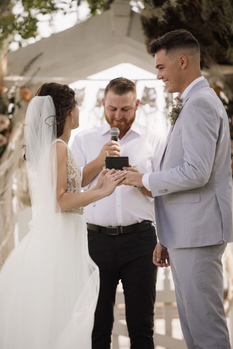 Bride And Groom With Officiant, Wedding Ceremony Shots Photo Ideas, Bride And Groom Ceremony Pictures, Backyard Wedding Ceremony Photography, Wedding Ceremony Photos Outdoor, Small Wedding Ceremony Photography, Outdoor Wedding Ceremony Photography, Wedding Ceremony Shots, Wedding Ceremony Picture Ideas