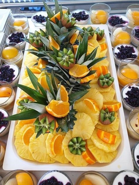 Fruit Presentation, Fruit Buffet, Fruit Platter Designs, Nutrition Motivation, Decorações Com Comidas, Amazing Food Decoration, Party Food Buffet, Charcuterie Inspiration, Party Food Platters