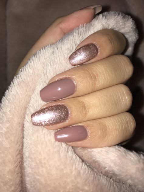 Nails With Dusty Rose Dress, Nails To Go With Dusty Rose Dress, Nails For Dusty Rose Dress, Dusty Rose Nails Acrylic Short, Dusty Rose Prom Nails, Desert Rose Nails Wedding, Dusty Rose Wedding Nails For Bride, Short Dusty Rose Nails, Dusty Rose And White Nails