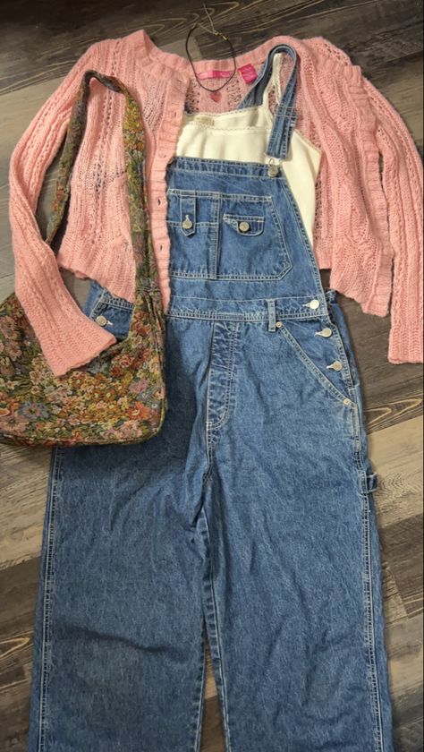 Cottage Fashion Style, Librarian Outfit Summer, My Clothing Aesthetic, Overall Outfits Aesthetic, Bookstore Aesthetic Outfit, Overalls Outfit Aesthetic, Overall Fits, Camille Rowe, Overall Outfit