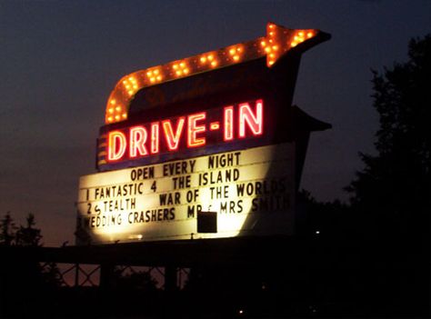 Drive In Movie Vintage, 50s Drive In Movie, Retro Drive In Movie Aesthetic, Drive In Aesthetic Vintage, 80s Drive In Movie Aesthetic, Old Movie Posters Aesthetic, Vintage Drive In Movie Aesthetic, Movie Drive In Aesthetic, Drive In Theatre Aesthetic