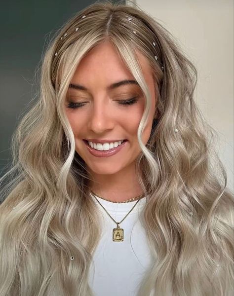 Grad Hairstyles, Cute Prom Hairstyles, Formal Hairstyles For Long Hair, Mode Editorials, Simple Prom Hair, Ball Hairstyles, Hoco Hairstyles, Dance Hairstyles, Prom Hairstyles For Long Hair