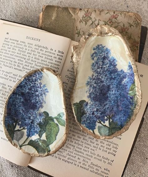 full instructions for decoupaged oyster shell trinket dishes — pleasure in simple things She’ll Decoupage, Decoupage Shells Diy, Shell Craft Ideas, Oyster Shells Diy, Chirstmas Decor, Oyster Shell Crafts, Seashell Projects, Art Coquillage, Shell Craft