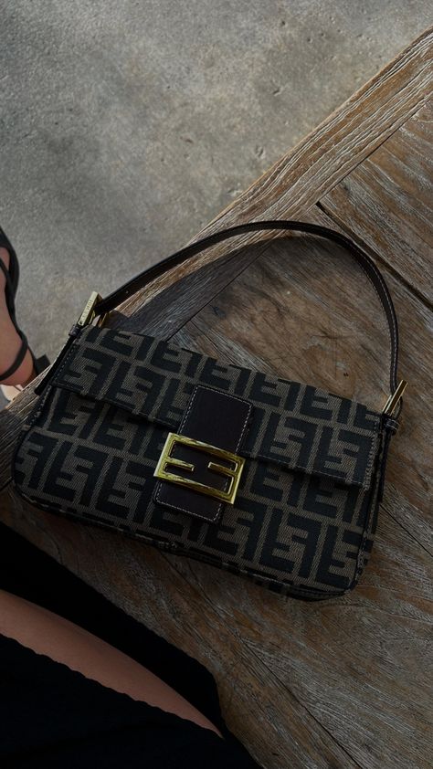 Designer Baguette Bag, Fendi Baguette Aesthetic, Baguette Bag Fendi, Designer Aesthetic Bags, It Girl Bags, Designer Bags 2024 Trends, Small Bags Aesthetic, Fendi Bag Aesthetic, Small Bag Aesthetic