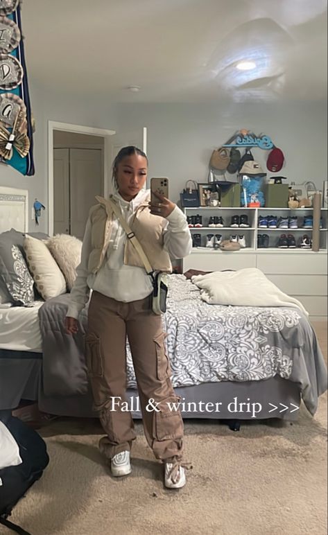 Women Vest Outfits, Puffer Vest Outfits, Puffy Jacket Outfit, Fall Vest Outfits, Cargo Outfits, Puffer Vest Women, Puffer Outfit, Cropped Puffer Vest, Puffer Vest Outfit