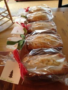 Bread Gifts, Eggnog Cake, Christmas Bread, Homemade Food Gifts, Christmas Food Gifts, Diy Gift Ideas, Cinnamon Bread, Edible Gifts, Homemade Christmas