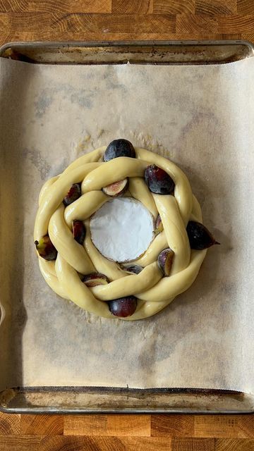 Center Braid, Fig Brie, Round Challah, Challah Bread, Brie Cheese, Jewish Recipes, Jewish Holidays, Challah, Soft Cheese