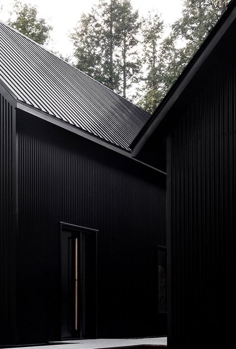 two steel black cabins form striking quebec chalet by appareil architecture Black Cabin, Black Houses, Chalet Design, Black Interior Design, Minimal Architecture, Minimal Home, Modern Barn, Black House Exterior, Modern Cabin